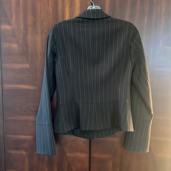 Yansi Fugel Pinstripe Blazer- Size 2- New without Tags - Picture 4 of 11